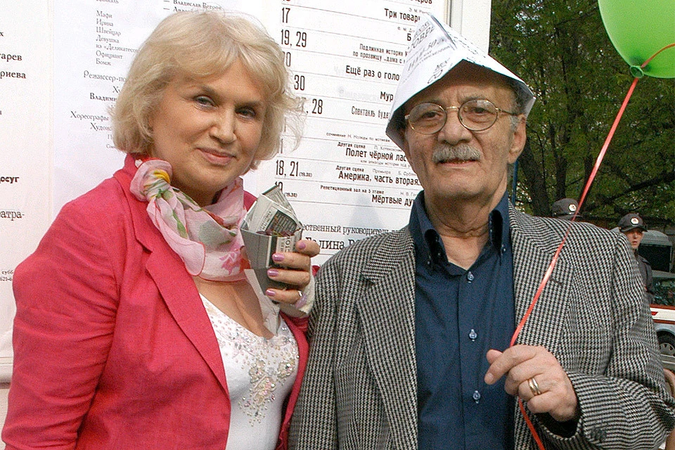Кинорежиссер Георгий Данелия с супругой Галиной на фестивале "Черешневый лес", 2006 год.