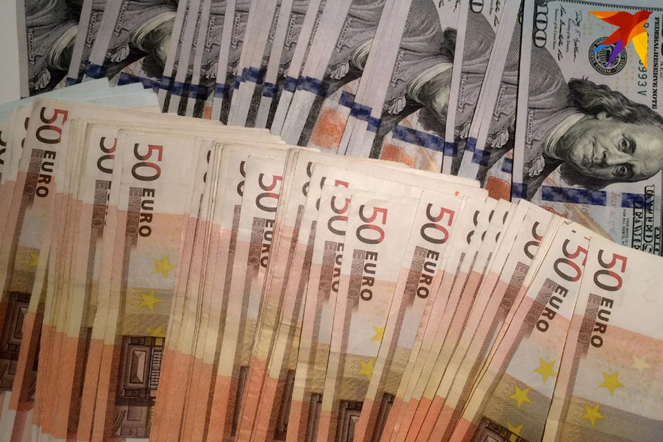 Валютная пара евро/доллар в последнее время колеблется в довольно узком диапазоне