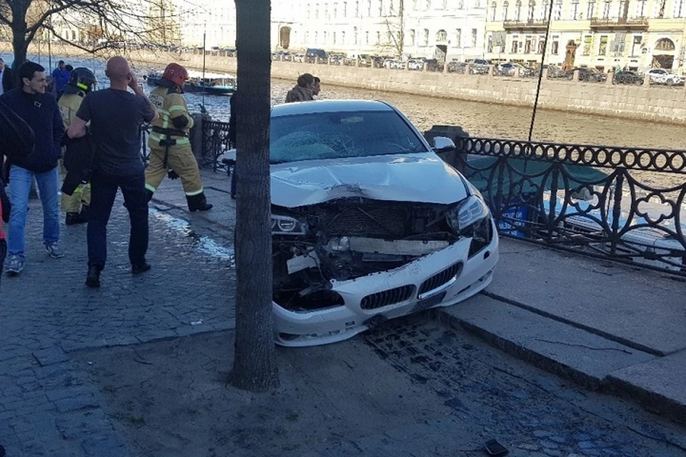 На Невском проспекте в Петербурге BMW сбил четырех пешеходов