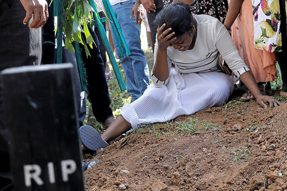 На Шри-Ланке проходят похороны жертв серии терактов.
