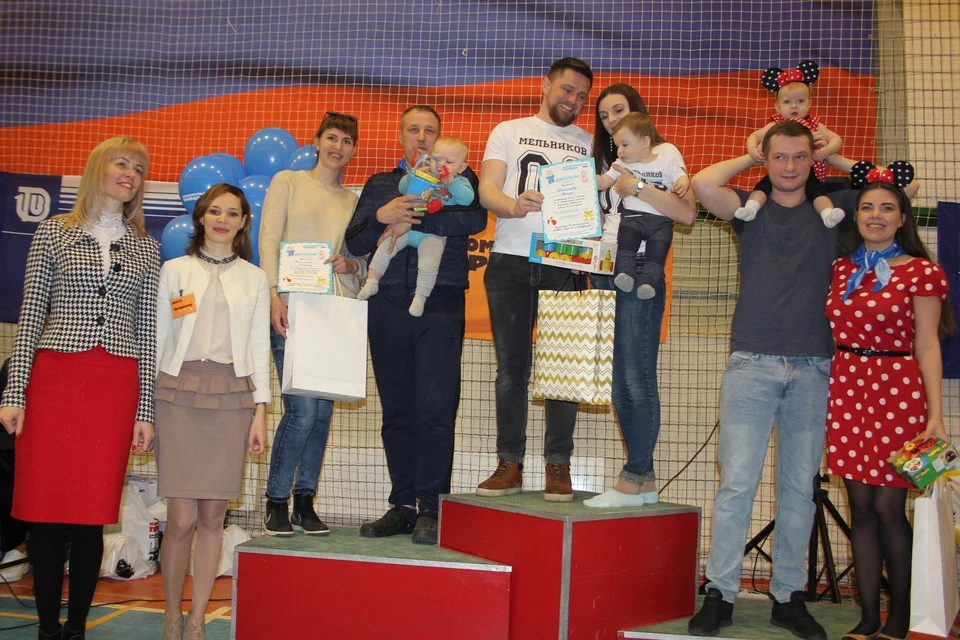 Победители каждого забега получали подарки от партнеров мероприятия, а также от генерального партнера праздника - Тверского вагоностроительного завода.