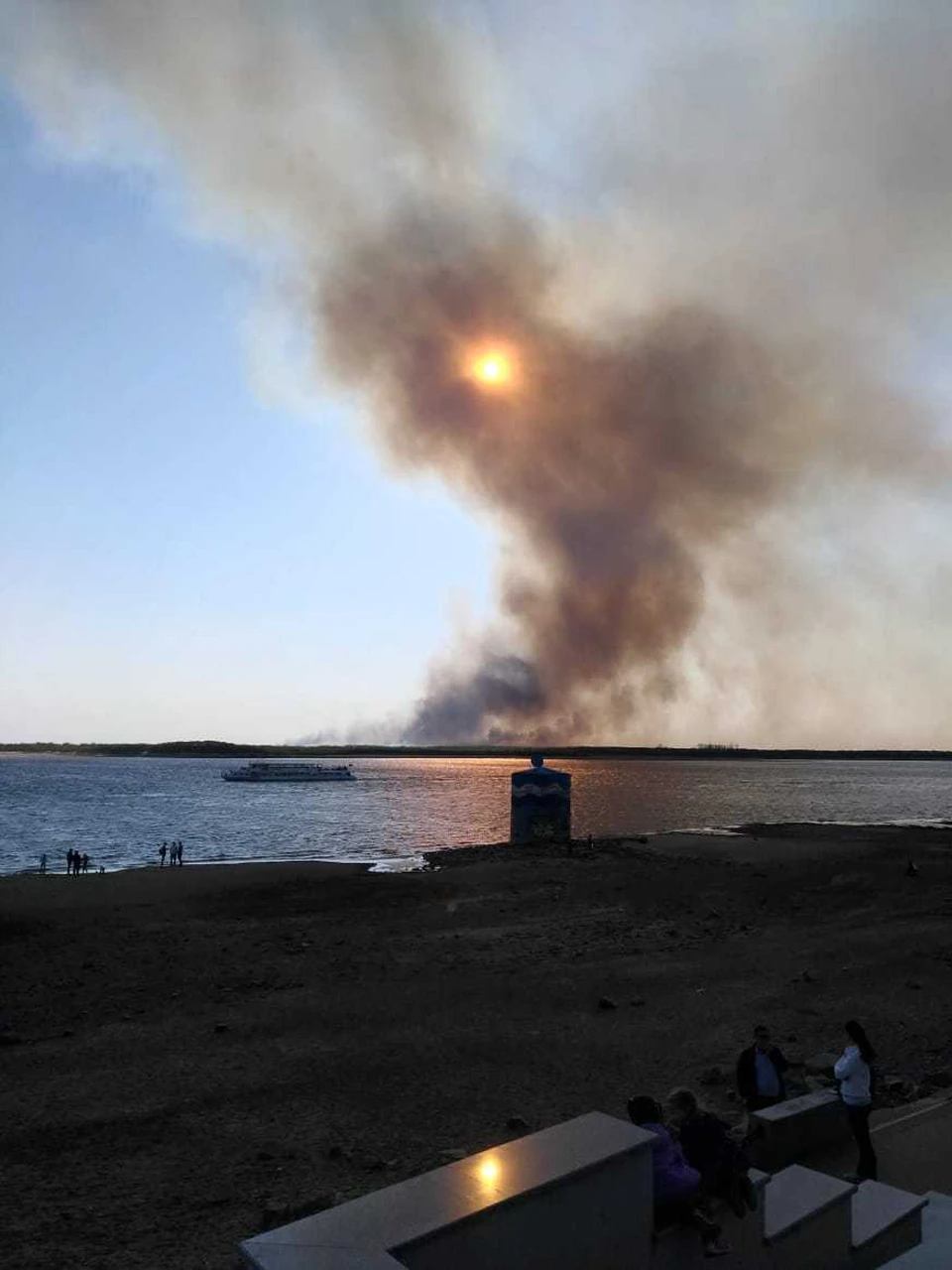 В Хабаровске снова загорелись дачные острова на левом берегу Амура
