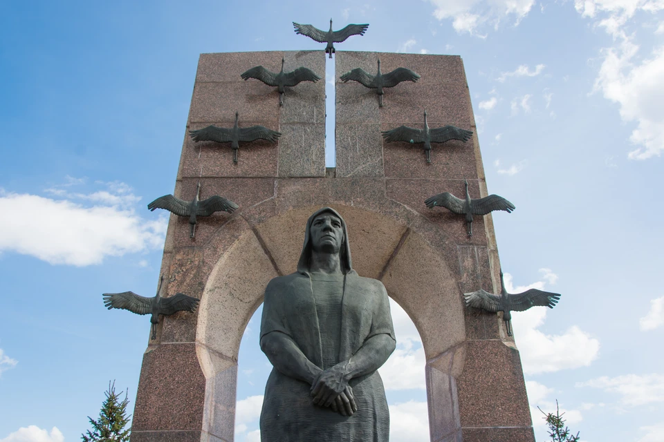 Памятник Володичкиным в Алексеевке - один из самых известных в России