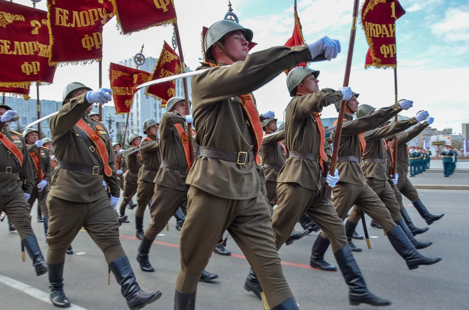 Фотографии и видео Парада Победы 2019 в Хабаровске: больше двух тысяч военных приняли участие в шествии