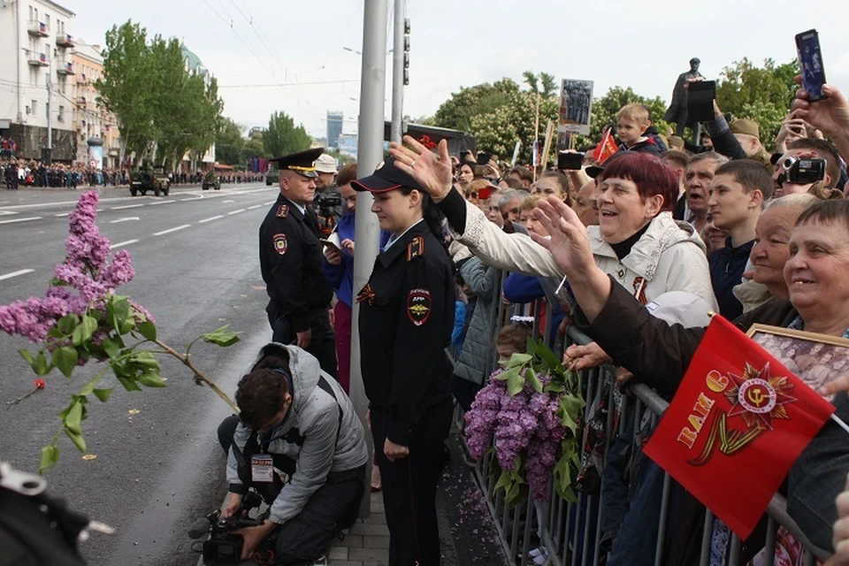 В центре Донецка прошел Парад Победы