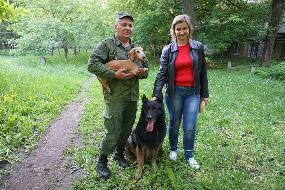 Елена и Владимир не побоялись взять больную собаку из приюта, Мишка ответил им любовью.