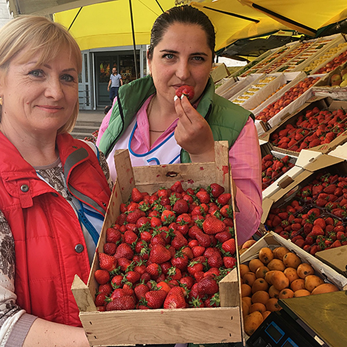 Чья клубника вкуснее: «КП» рассказывает, где в Москве купить самые спелые и  свежие ягоды - KP.RU