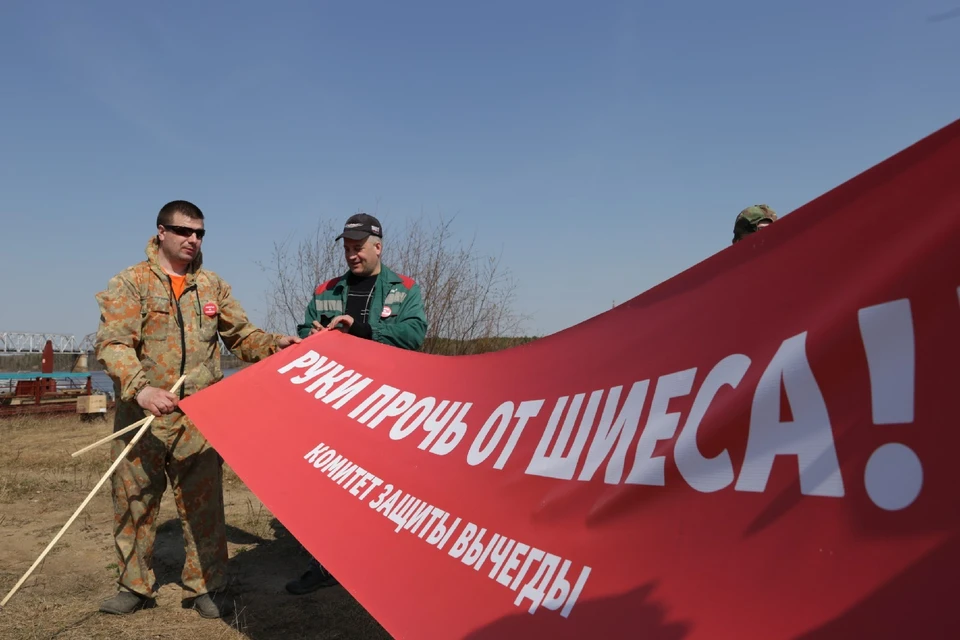 На станции Шиес уже несколько месяцев несут вахту активисты, не согласные с обустройством полигона под мусор из Москвы и Московской области.