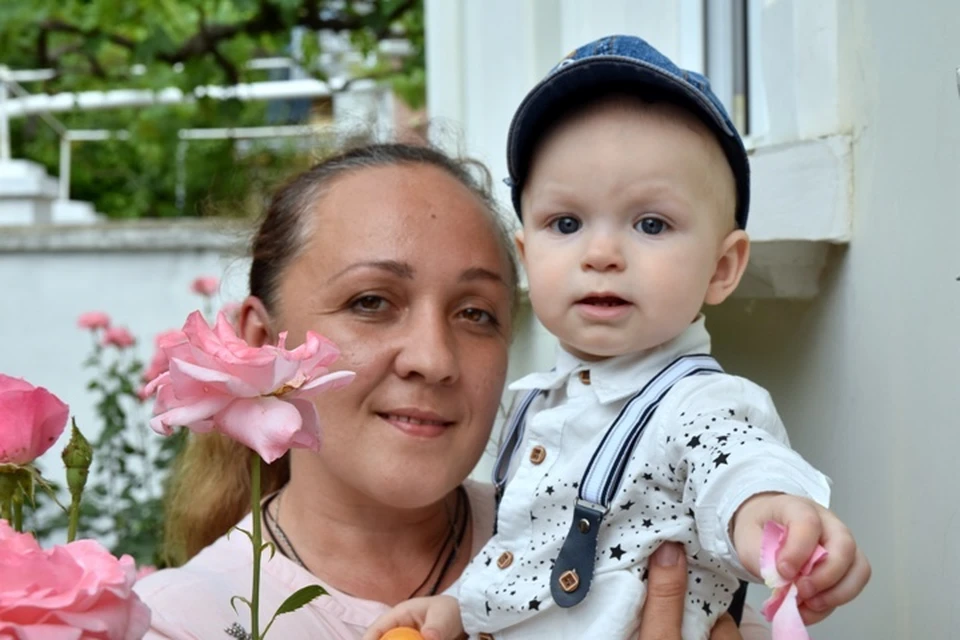 Валентина Тарасенко вместе с малышом Витей