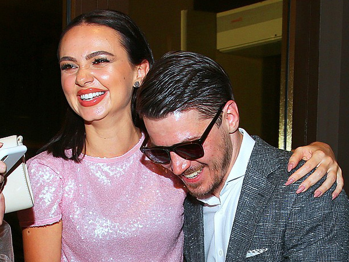 Татарстан Республикасының жезөкшелері Байланған жігіттің порносын онлайн көру