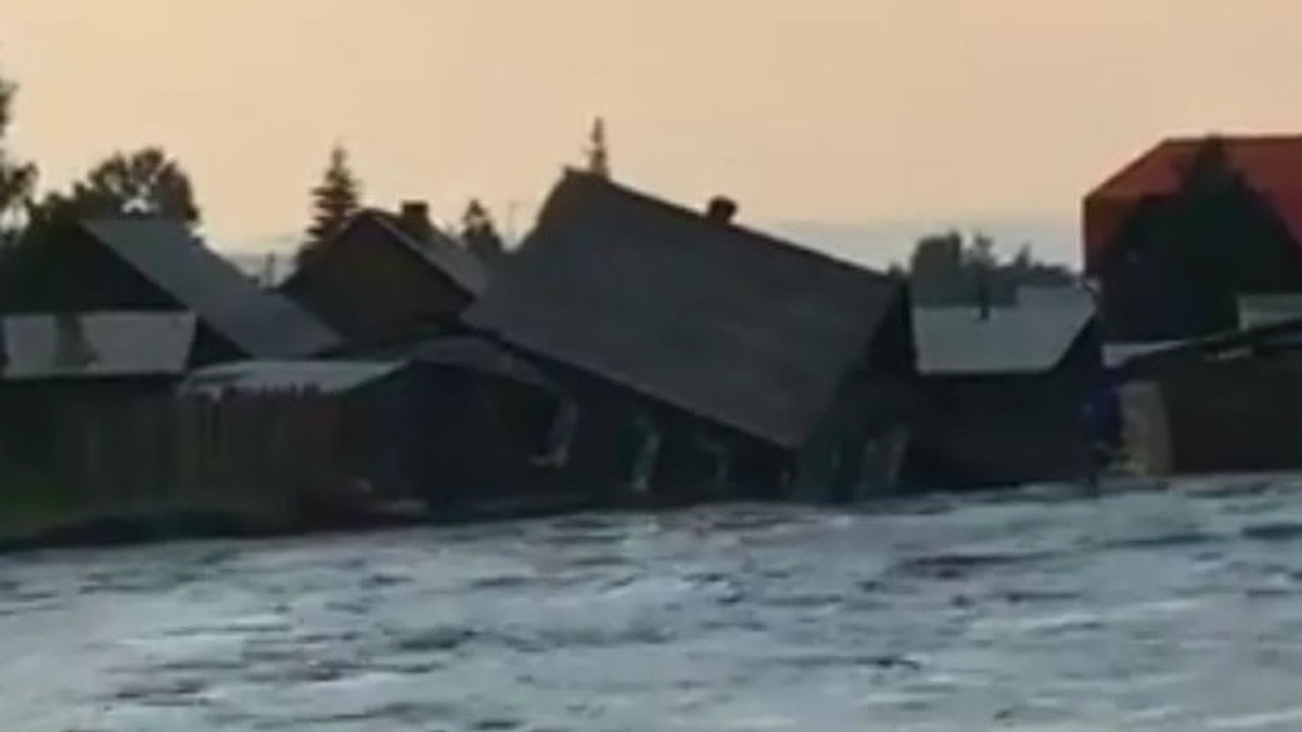 Видео наводнения в Нижнеудинске: жилой дом 