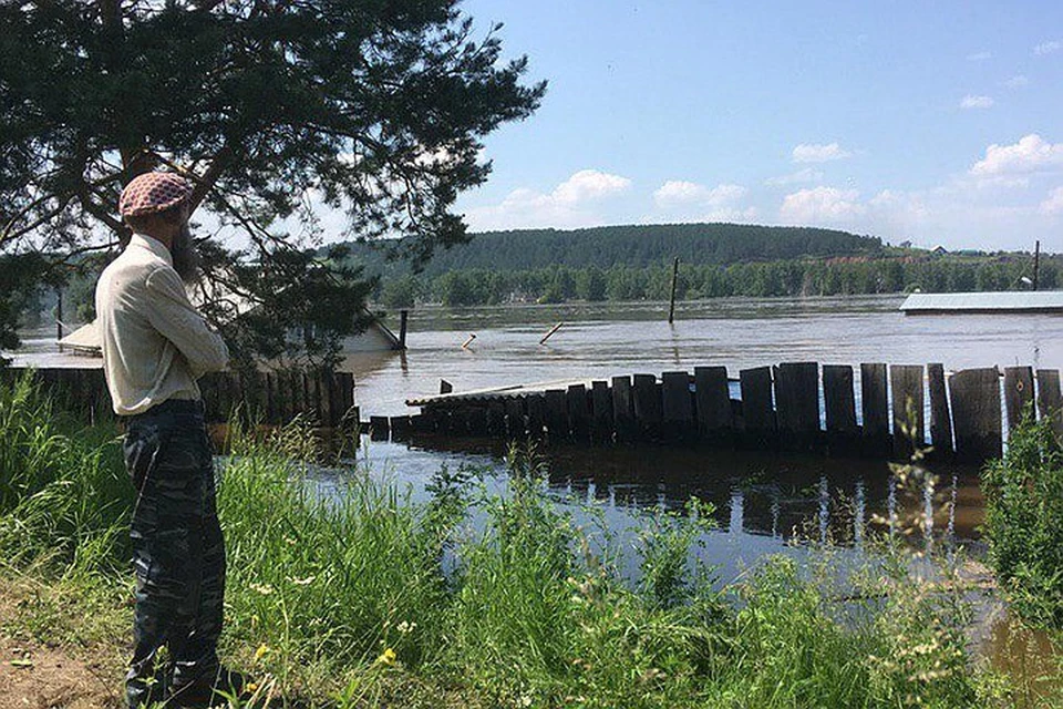 Последствия наводнения в Иркутской области: в Иркутской области под водой оказались около 4 тысяч домов. Фото: Николай ТЕКАЛОВ