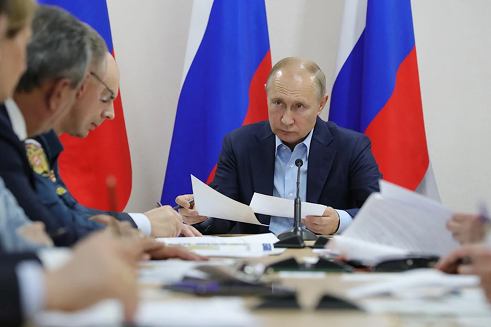 Президент провел в Иркутской области совещание по ликвидации последствий стихии. Фото: Михаил Климентьев/ТАСС