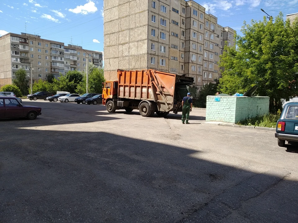 Дорогой мусоровоз