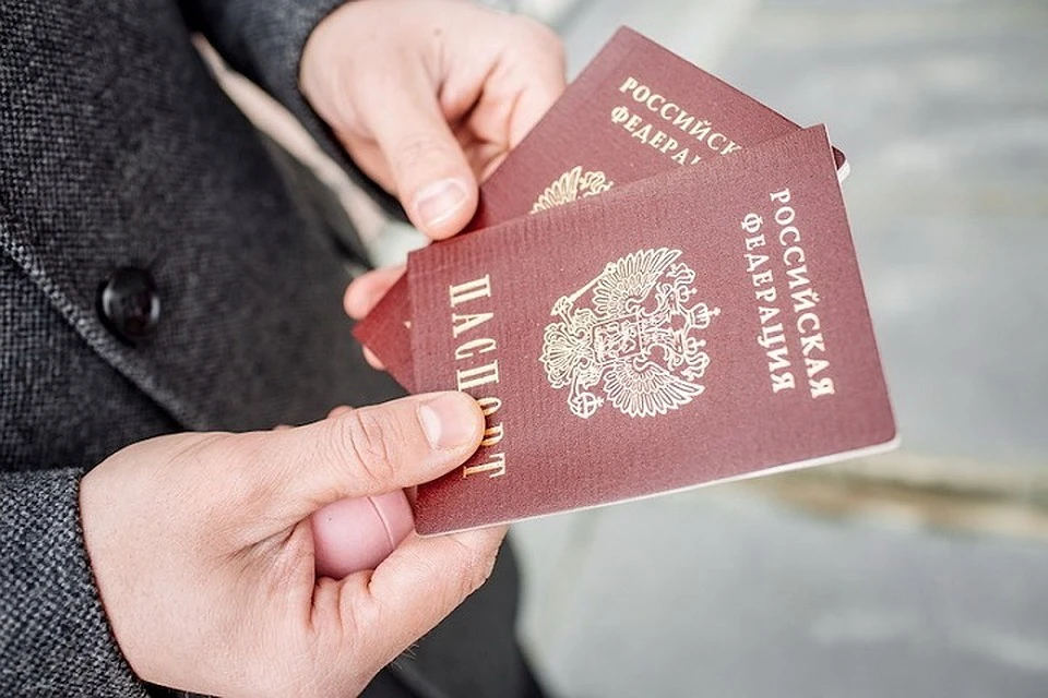 Президент упростил получение гражданства РФ для жителей всего Донбасса, переехавших в Россию. ФОТО: Миграционная служба