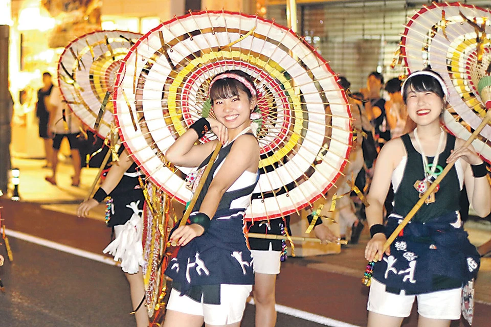 Десант японских артистов обучит танцу со шляпами... Фото: Предоставлено организаторами фестиваля