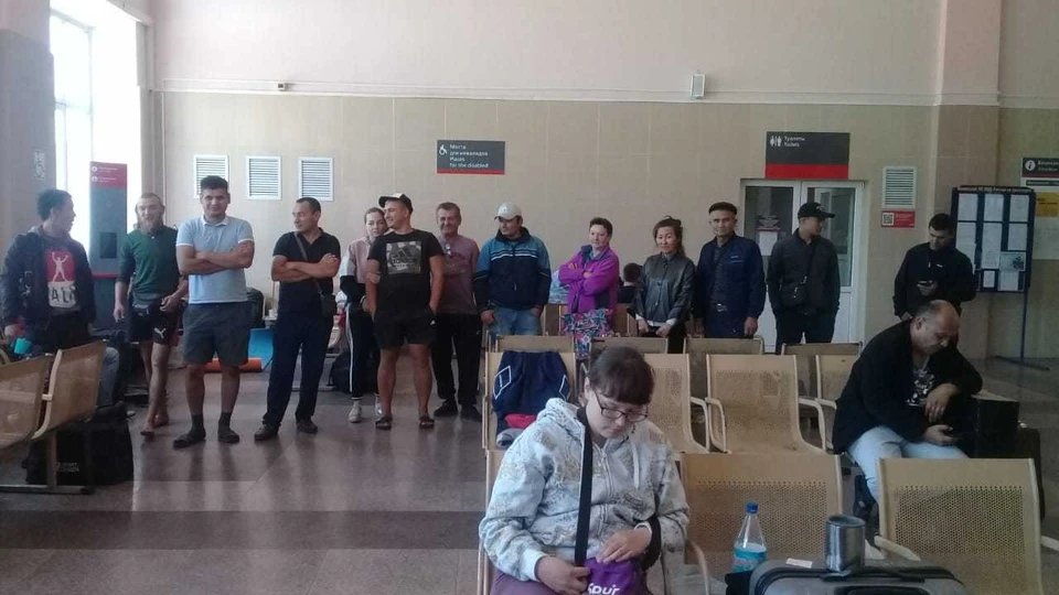 Отправки ожидают около восьмидесяти человек
