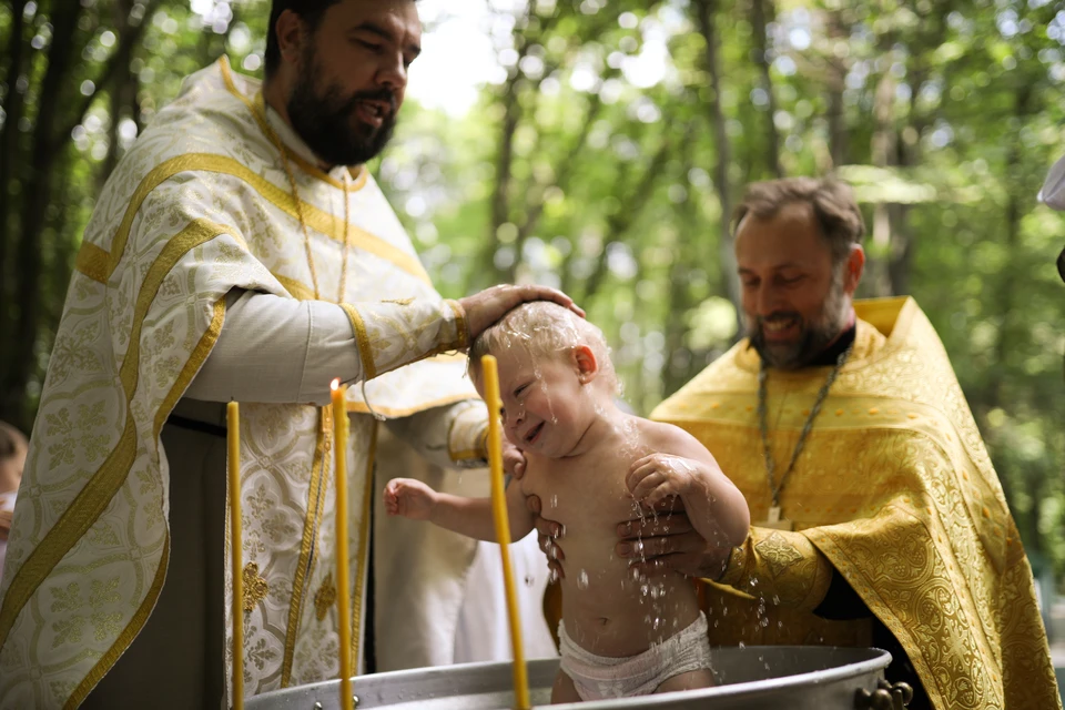 От мала до велика приняли Таинство крещения