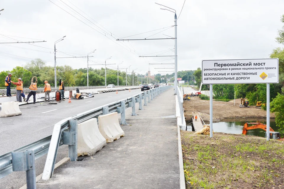 На Первомайском мосту идет монтаж элементов безопасности.