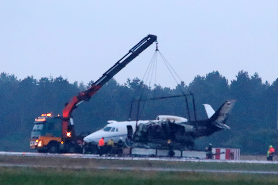 В момент инцидента на борту частного самолета Cessna 560XL находились десять человек, никто из них не пострадал