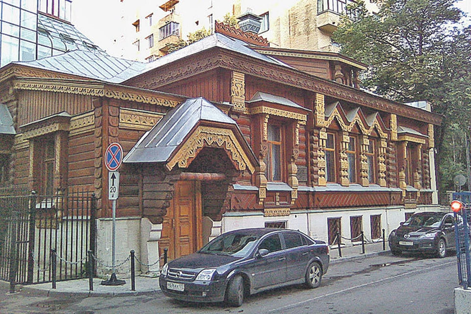 Дом, в котором до своей смерти жил актер Александр Пороховщиков, сейчас пустует.