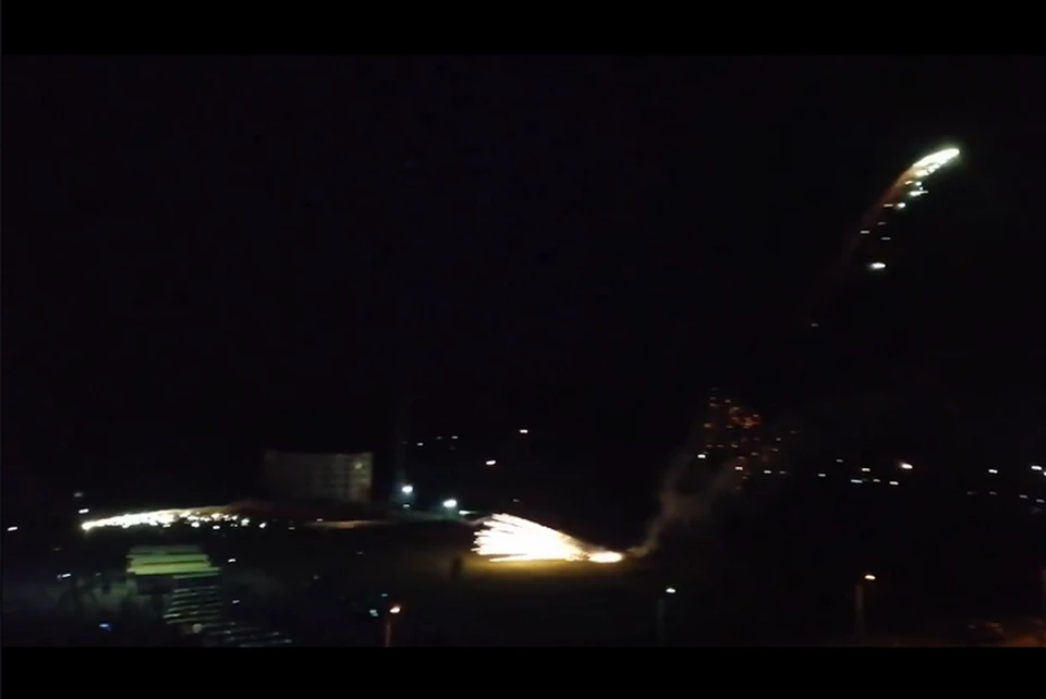 Во время фейерверка в кузбасском городе ракета полетела в толпу. ФОТО: кадр видео Эдуарда Логинова.
