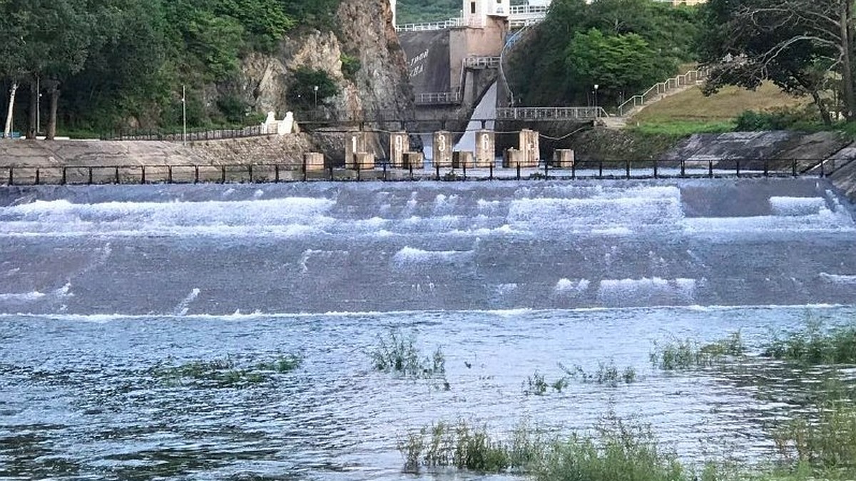 Внимание: во Владивостоке начинается сброс воды с переполненных  водохранилищ - KP.RU