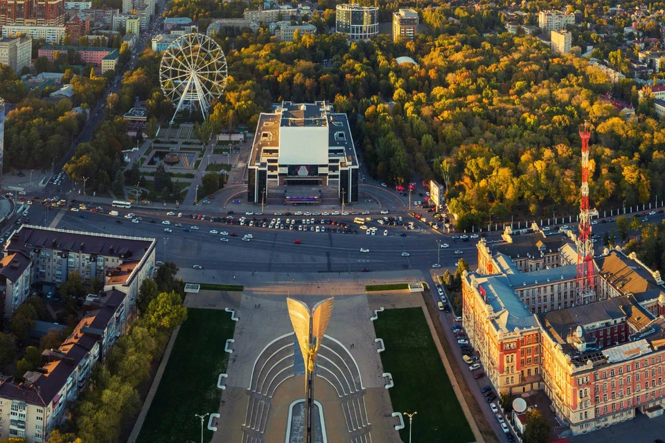 Театральная площадь - современный вид. Фото: Денис ДЕМКОВ.