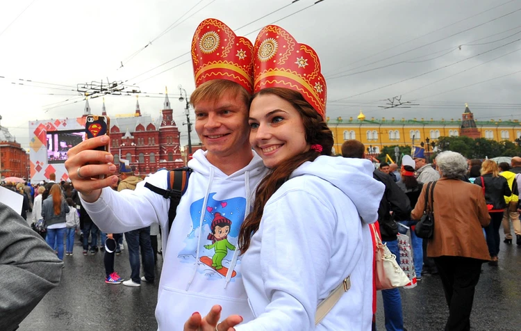 Куда сходить на День города в Москве: шествие гигантских фигур, звезды рока и песни советской эпохи