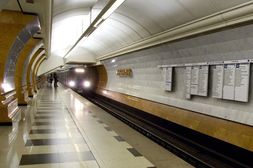 Каждый день в метро спускается около 8,5 миллиона человек.