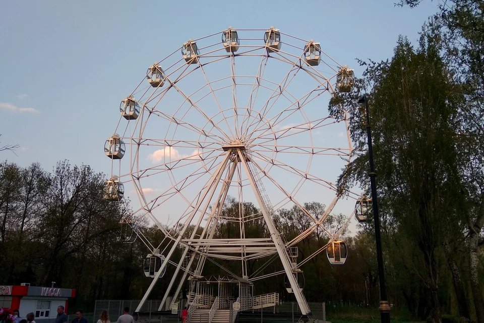 В Нижнем парке Липецка демонтируют колесо обозрения