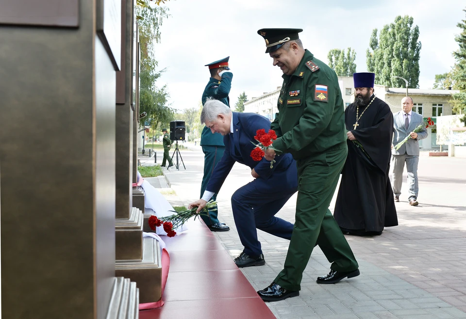 В военном городке прошла торжественная церемония открытия Аллеи воинской славы в выставочном секторе парка «Патриот»