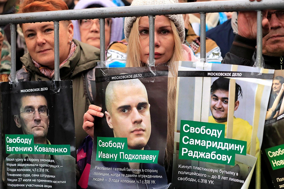 Публика прошедшего 29 сентября митинга в поддержку фигурантов «московского дела», который собрал порядка 20 тысяч человек.