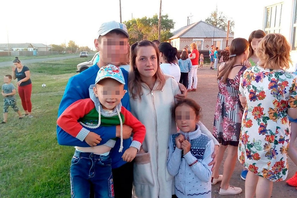 Дарья с мужем и детьми