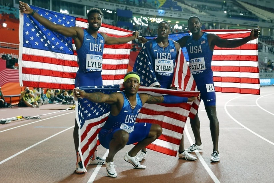 Эстафетная четверка команды США, выигравшая чемпионат мира.