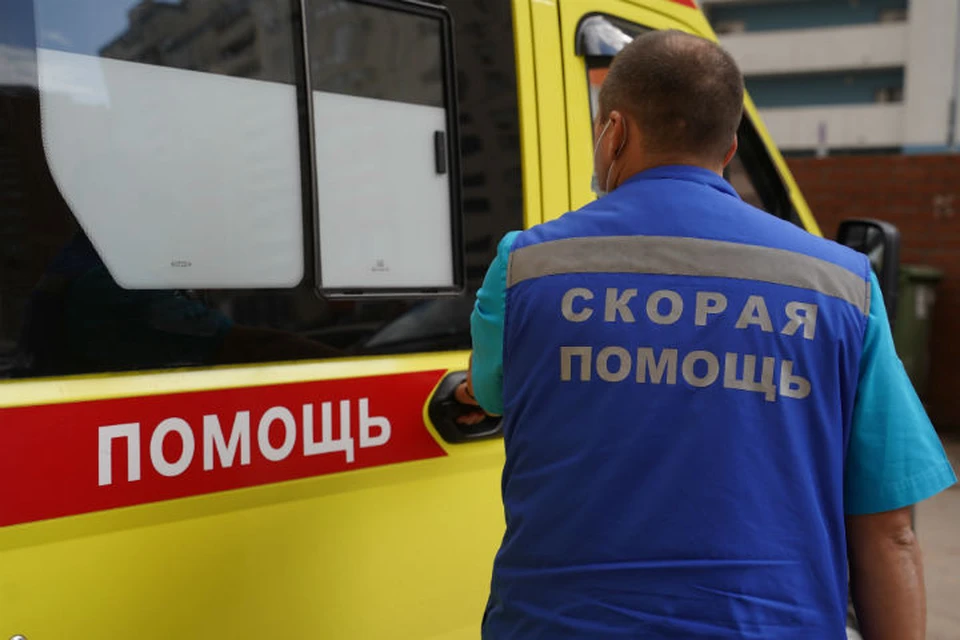 Иркутский врач скорой помощи, на которого с ножом напал пациент, проведет на больничном три недели