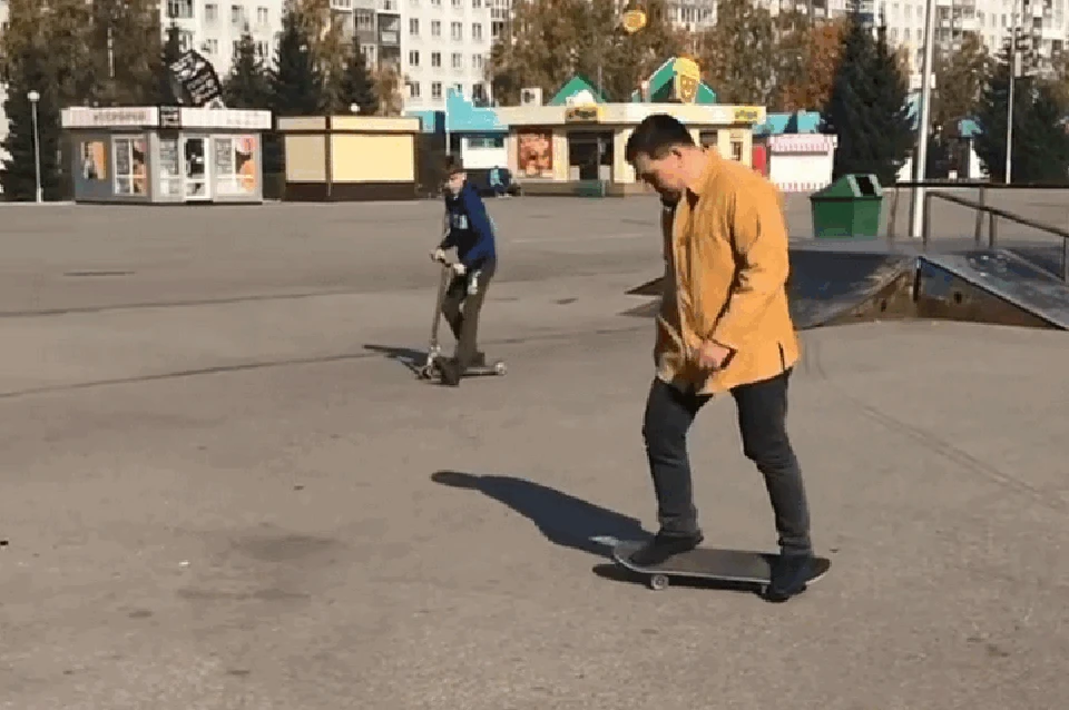 Чуть мэра не потеряли: кузбассовцы обсуждают падение мэра Новокузнецка со скейтборда. ФОТО: кадр видео Instagram