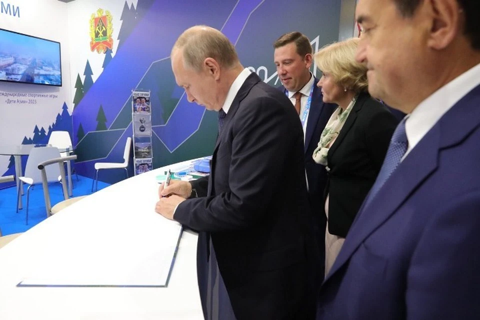 «Удачи»: Владимир Путин побывал на площадке Кузбасса на международном форуме