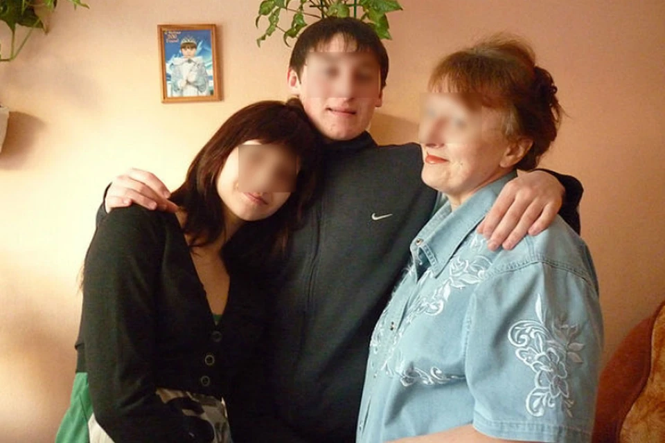 Для родных Нины Денисовой (на фото крайняя справа) ее смерть стала настоящим ударом.