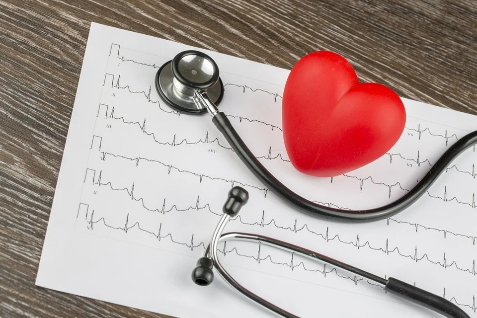 Аритмии могут быть как самостоятельными сердечными патологиями, так и возникать в виде осложнений других сердечных проблем – инфарктов, ишемии, миокардитов. В 15% сердечных смертей виноваты именно аритмии