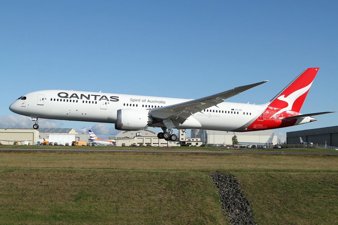 oeing Dreamliner выполнил рейс Нью-Йорк-Сидней, перелетев через Тихий океан и преодолев более 16 тысяч километров. Фото: Nick Dean/wikimedia.org