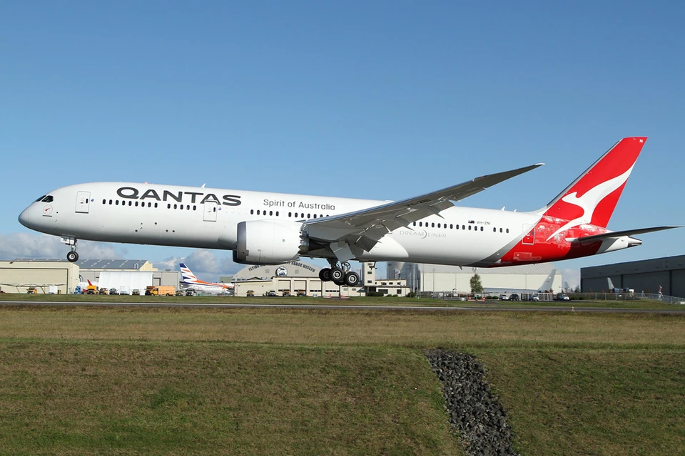 oeing Dreamliner выполнил рейс Нью-Йорк-Сидней, перелетев через Тихий океан и преодолев более 16 тысяч километров. Фото: Nick Dean/wikimedia.org