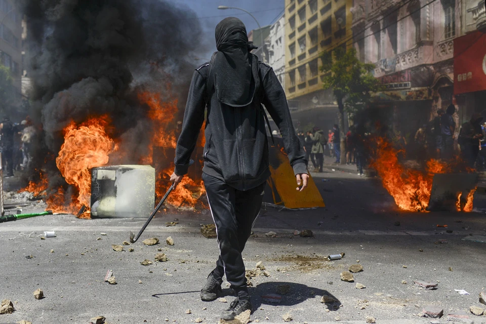 Массовые беспорядки охватили столицу Чили.