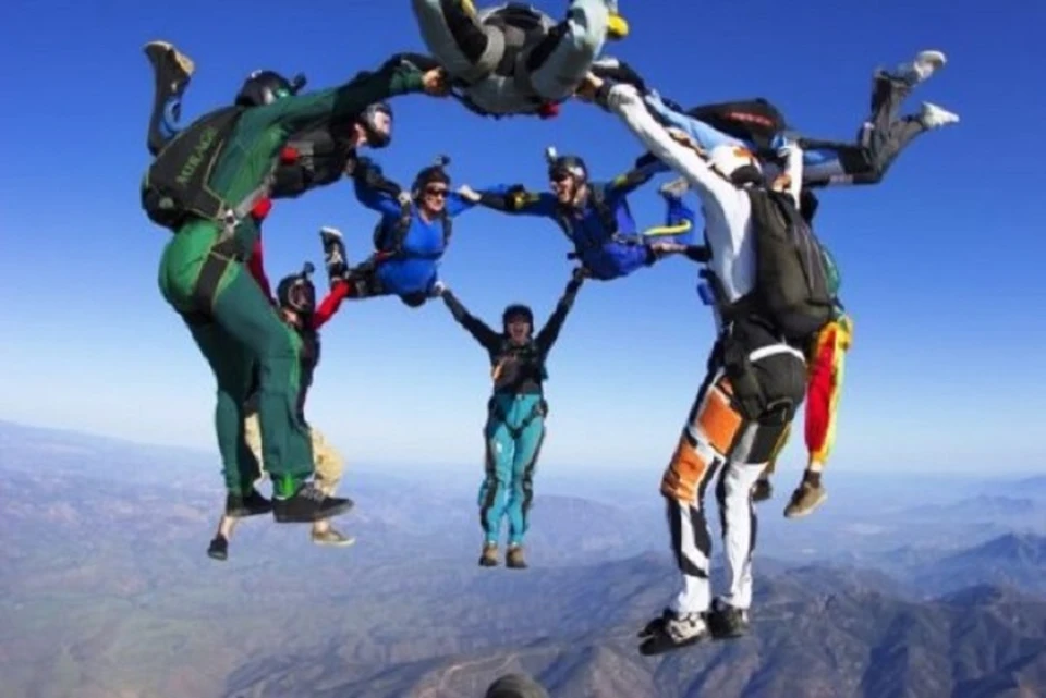 Трудных подростков в Дагестане будут воспитывать прыжками с парашютом. ФОТО: http://dussh-polet.ru