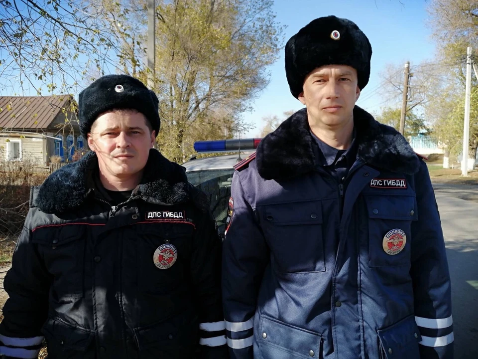 Инспекторы ДПС Сергей Квашнев и Александр Цыганов