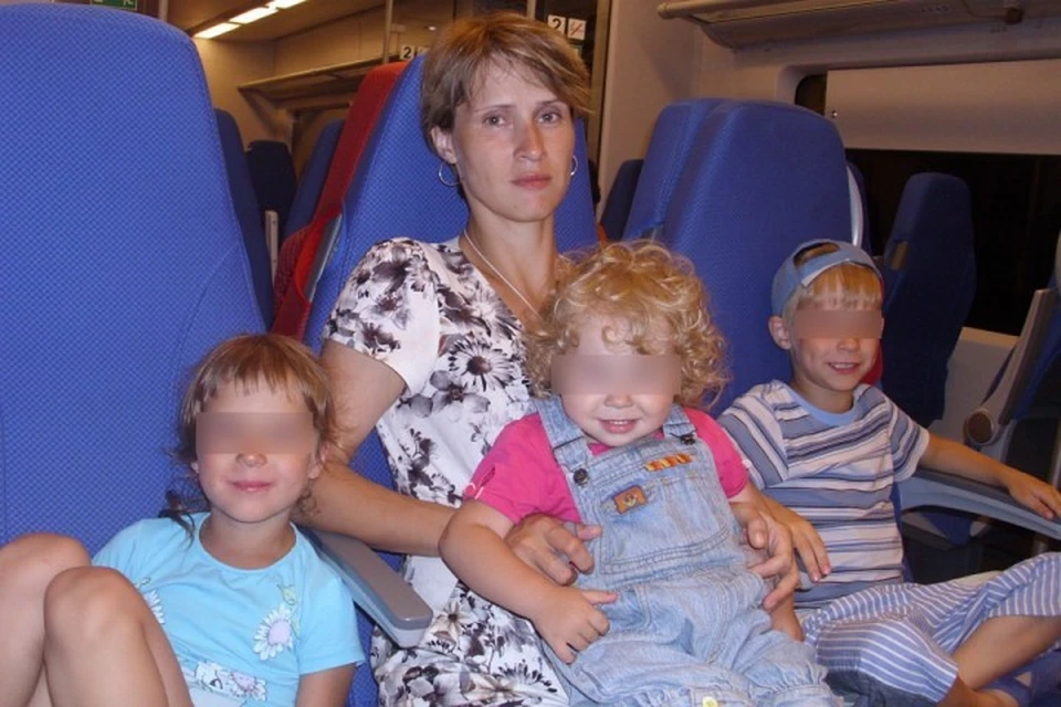 Марина Черемисина с детьми.