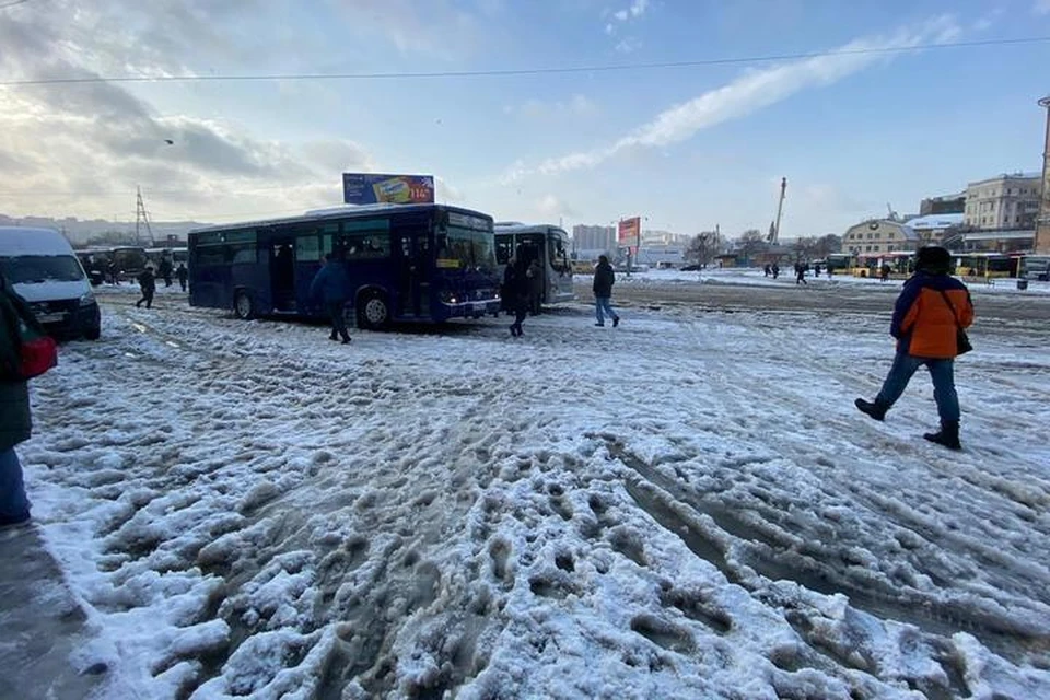 Первый серьезный снег выпал во Владивостоке и наделал кучу бед