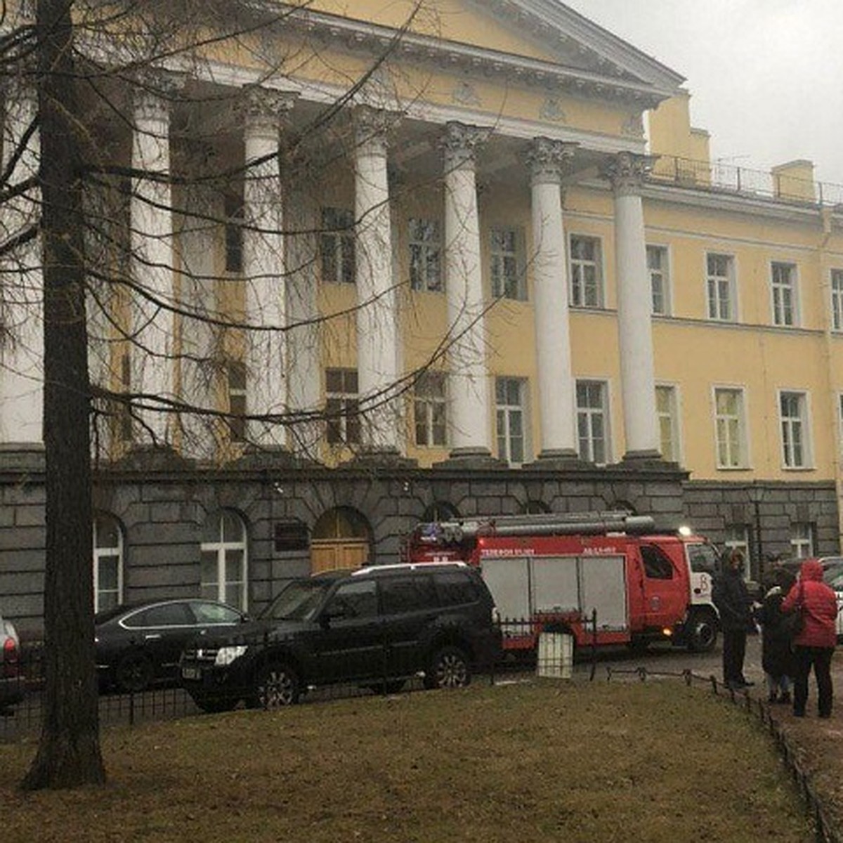 В Петербурге эвакуировали Городской, а также несколько районных и военных  судов - KP.RU