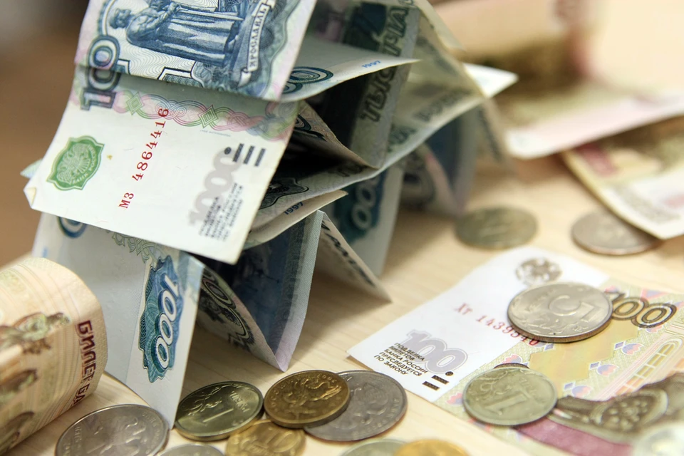 7% работающих россиян могут похвастаться зарплатой больше 100 тысяч рублей.