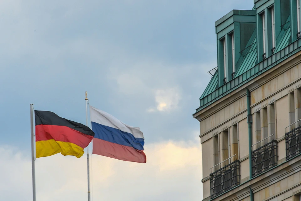 Спустя три месяца после загадочного преступления ФРГ выслала двух российских дипломатов